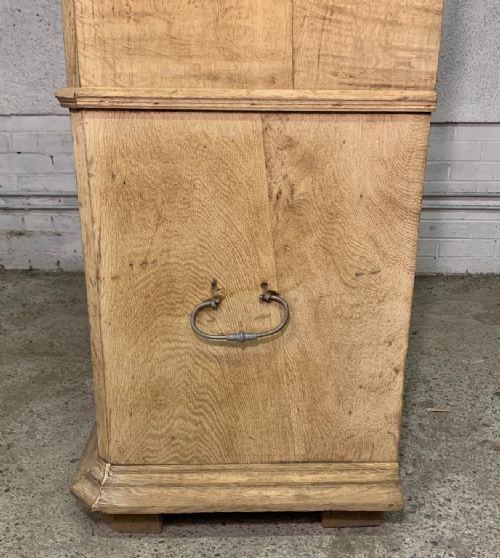 CIRCA 1900 OAK CAMPAIGN CUPBOARD IN 3 SEPARATE UNITS EACH WITH HANDLES LOCKS AND A KEY - ADDITIONAL PHOTO 13