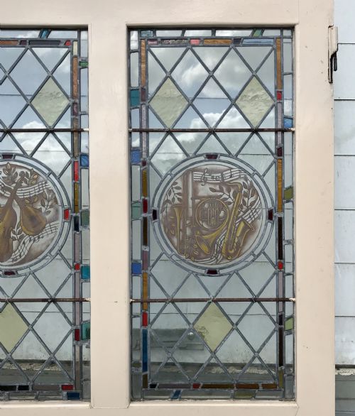 VICTORIAN ARCH TOP EXTERNAL PINE DOOR WITH STAINED GLASS PANELS DEPICTING MUSICAL INSTRUMENTS AND ORIGINAL FRAME - ADDITIONAL PHOTO 13