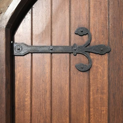 PAIR OF 19TH CENTURY ARCH TOP OAK DOORS WITH DECORATIVE HINGES AND HANDLES AND FRAME - ADDITIONAL PHOTO 3