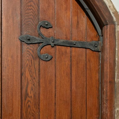 PAIR OF 19TH CENTURY ARCH TOP OAK DOORS WITH DECORATIVE HINGES AND HANDLES AND FRAME - ADDITIONAL PHOTO 4