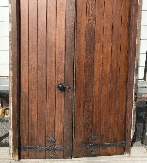 PAIR OF 19TH CENTURY ARCH TOP OAK DOORS WITH DECORATIVE HINGES AND HANDLES AND FRAME - ADDITIONAL PHOTO 5