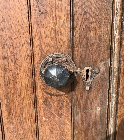 PAIR OF 19TH CENTURY ARCH TOP OAK DOORS WITH DECORATIVE HINGES AND HANDLES AND FRAME - ADDITIONAL PHOTO 6