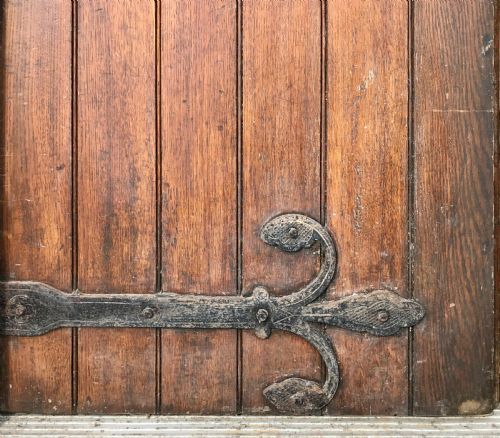 PAIR OF 19TH CENTURY ARCH TOP OAK DOORS WITH DECORATIVE HINGES AND HANDLES AND FRAME - ADDITIONAL PHOTO 7