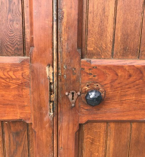 PAIR OF 19TH CENTURY ARCH TOP OAK DOORS WITH DECORATIVE HINGES AND HANDLES AND FRAME - ADDITIONAL PHOTO 14