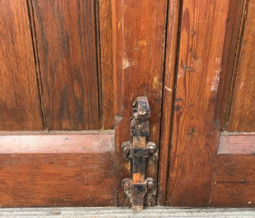 PAIR OF 19TH CENTURY ARCH TOP OAK DOORS WITH DECORATIVE HINGES AND HANDLES AND FRAME - ADDITIONAL PHOTO 15