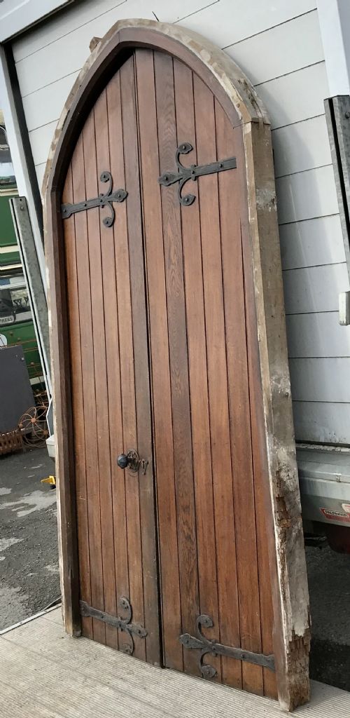 PAIR OF 19TH CENTURY ARCH TOP OAK DOORS WITH DECORATIVE HINGES AND HANDLES AND FRAME - ADDITIONAL PHOTO 18