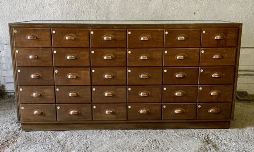 EARLY 20TH CENTURY BRASS FRAMED HABERDASHERY CABINET WITH 30 OAK GRADUATED DRAWERS - ADDITIONAL PHOTO 1