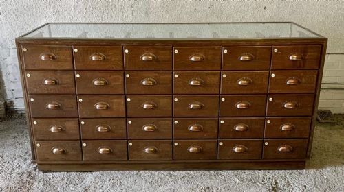 EARLY 20TH CENTURY BRASS FRAMED HABERDASHERY CABINET WITH 30 OAK GRADUATED DRAWERS - ADDITIONAL PHOTO 2