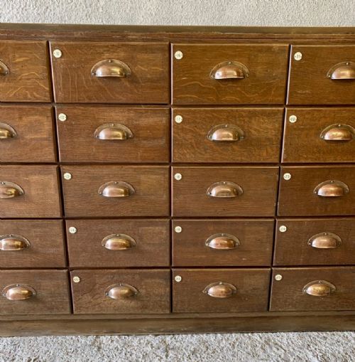 EARLY 20TH CENTURY BRASS FRAMED HABERDASHERY CABINET WITH 30 OAK GRADUATED DRAWERS - ADDITIONAL PHOTO 5