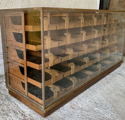 EARLY 20TH CENTURY BRASS FRAMED HABERDASHERY CABINET WITH 30 OAK GRADUATED DRAWERS - ADDITIONAL PHOTO 9