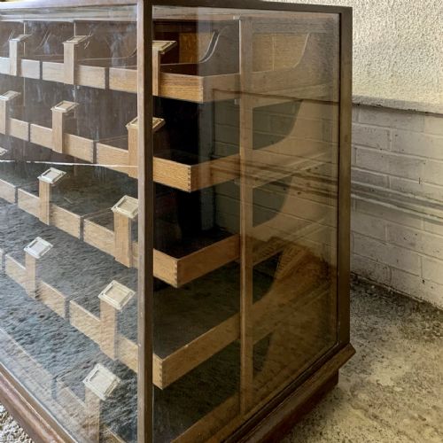 EARLY 20TH CENTURY BRASS FRAMED HABERDASHERY CABINET WITH 30 OAK GRADUATED DRAWERS - ADDITIONAL PHOTO 10