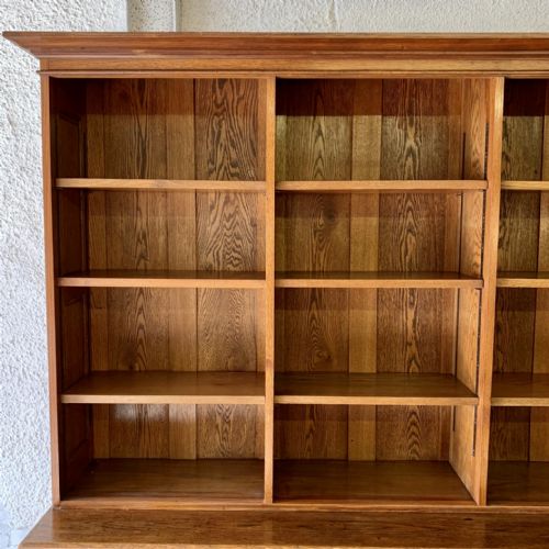 EARLY 20TH CENTURY OAK BOOKCASE COMPLETE WITH ORIGINAL BRASS HANDLES AND NUMBER PLATES - ADDITIONAL PHOTO 5