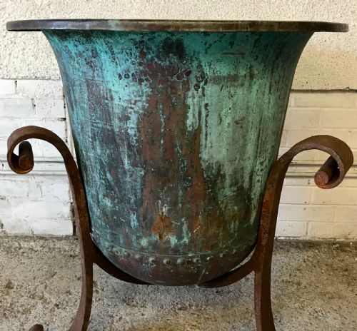 19TH CENTURY RIVETED COPPER BOILER CAULDRON ON HEAVY IRON BASE - ADDITIONAL PHOTO 7