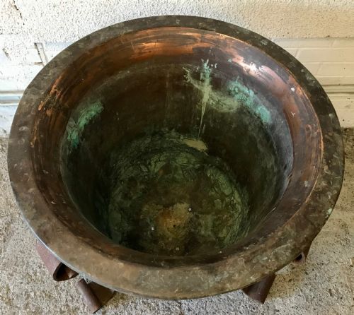 19TH CENTURY RIVETED COPPER BOILER CAULDRON ON HEAVY IRON BASE - ADDITIONAL PHOTO 9
