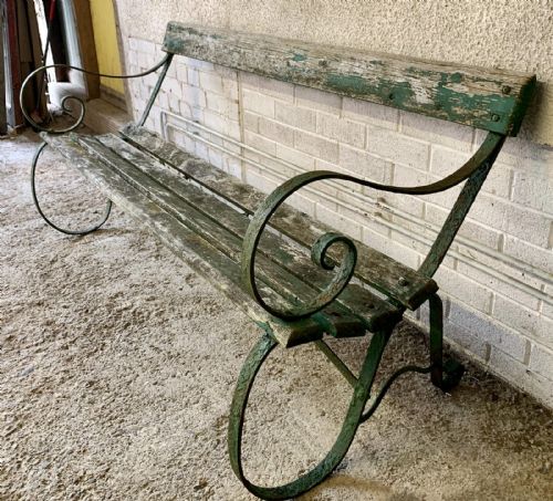 CIRCA 1900 WROUGHT IRON GARDEN BENCH WITH WOODEN SLATS IN ORIGINAL GREEN PAINT - ADDITIONAL PHOTO 3