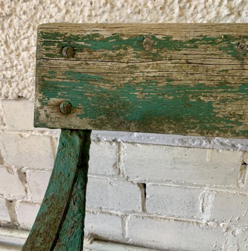 CIRCA 1900 WROUGHT IRON GARDEN BENCH WITH WOODEN SLATS IN ORIGINAL GREEN PAINT - ADDITIONAL PHOTO 4