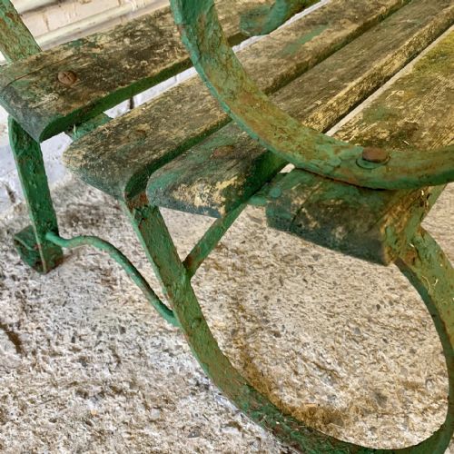 CIRCA 1900 WROUGHT IRON GARDEN BENCH WITH WOODEN SLATS IN ORIGINAL GREEN PAINT - ADDITIONAL PHOTO 5