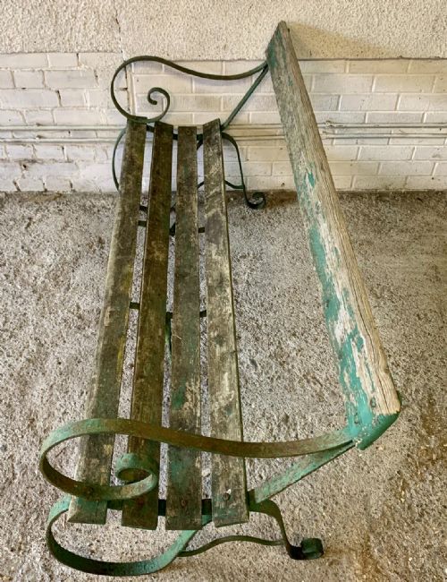 CIRCA 1900 WROUGHT IRON GARDEN BENCH WITH WOODEN SLATS IN ORIGINAL GREEN PAINT - ADDITIONAL PHOTO 7
