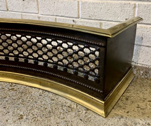 19TH CENTURY BRASS AND IRON SERPENTINE FENDER - ADDITIONAL PHOTO 5