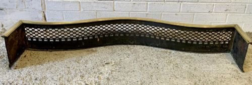 19TH CENTURY BRASS AND IRON SERPENTINE FENDER - ADDITIONAL PHOTO 8