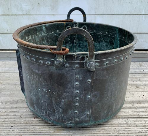 19TH CENTURY COPPER CAULDRON WITH IRON HANDLES - ADDITIONAL PHOTO 4
