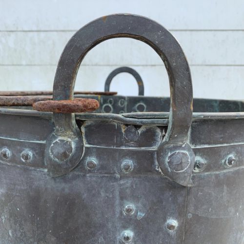 19TH CENTURY COPPER CAULDRON WITH IRON HANDLES - ADDITIONAL PHOTO 6