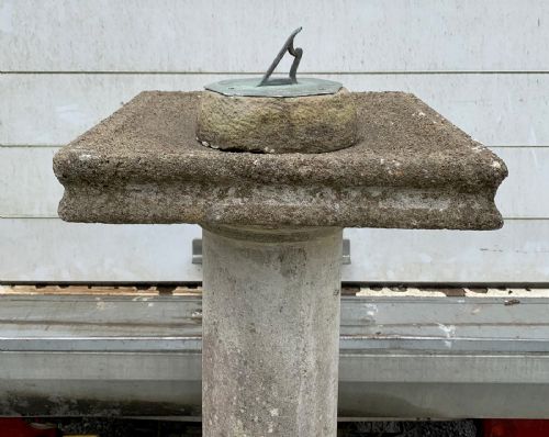 EARLY 20TH CENTURY RECONSTITUTED STONE BIRD BATH WITH BRONZE SUN DIAL TO TOP - ADDITIONAL PHOTO 1