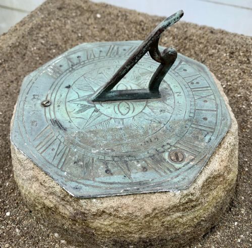 EARLY 20TH CENTURY RECONSTITUTED STONE BIRD BATH WITH BRONZE SUN DIAL TO TOP - ADDITIONAL PHOTO 4