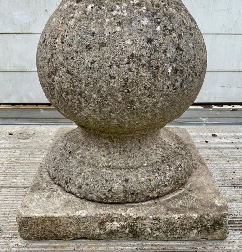EARLY 20TH CENTURY RECONSTITUTED STONE BIRD BATH WITH BRONZE SUN DIAL TO TOP - ADDITIONAL PHOTO 6