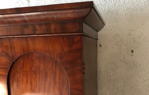 EARLY VICTORIAN MAHOGANY LINEN PRESS COMPLETE WITH KEY - ADDITIONAL PHOTO 2
