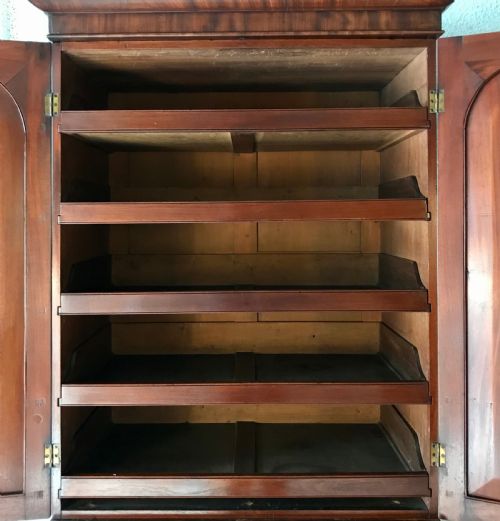 EARLY VICTORIAN MAHOGANY LINEN PRESS COMPLETE WITH KEY - ADDITIONAL PHOTO 5