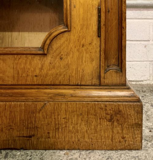 VICTORIAN DWARF OAK BOOKCASE WITH GLAZED DOORS - ADDITIONAL PHOTO 10