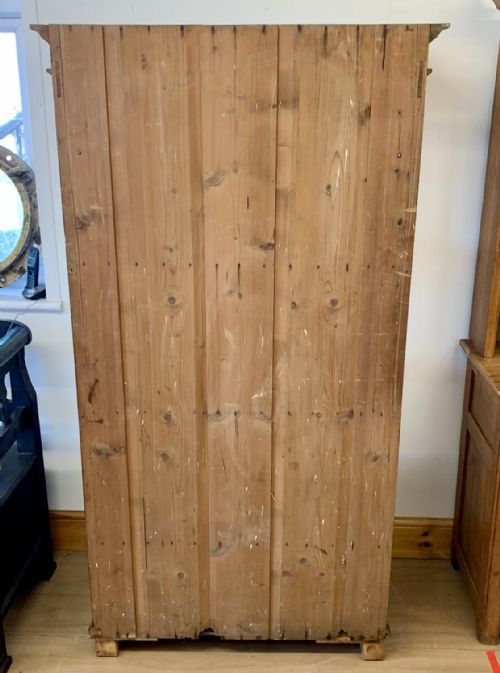 CIRCA 1900 EAST EUROPEAN PINE GLAZED DISPLAY CABINET IN ORIGINAL PAINT FINISH - ADDITIONAL PHOTO 10