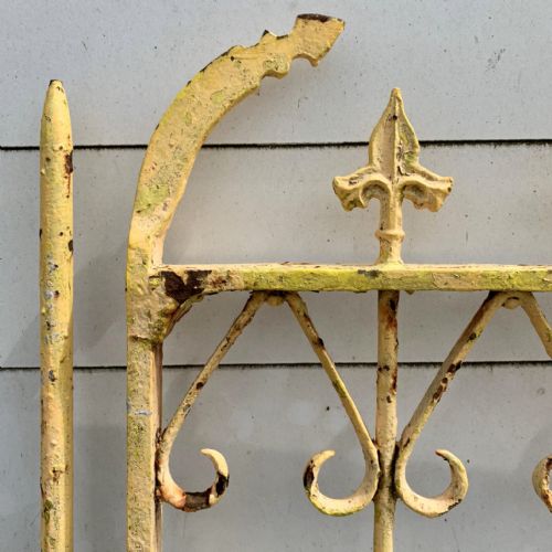 VICTORIAN WROUGHT IRON GARDEN GATE WITH FLEURDELYS FINIALS - ADDITIONAL PHOTO 1