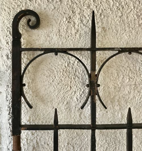 PAIR OF IMPRESSIVE VICTORIAN ENTRANCE DRIVEWAY GATES 10' 3 WIDE - ADDITIONAL PHOTO 1
