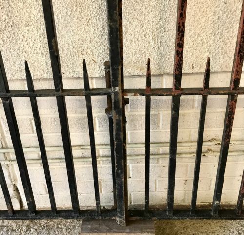PAIR OF IMPRESSIVE VICTORIAN ENTRANCE DRIVEWAY GATES 10' 3 WIDE - ADDITIONAL PHOTO 7