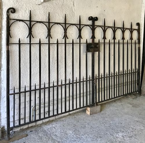 PAIR OF IMPRESSIVE VICTORIAN ENTRANCE DRIVEWAY GATES 10' 3 WIDE - ADDITIONAL PHOTO 11