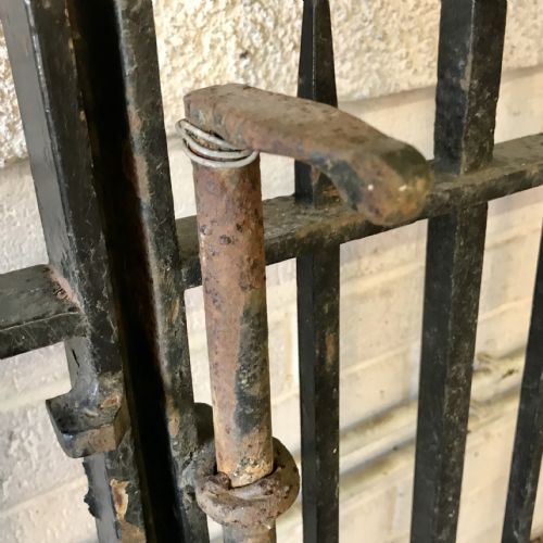 PAIR OF IMPRESSIVE VICTORIAN ENTRANCE DRIVEWAY GATES 10' 3 WIDE - ADDITIONAL PHOTO 17