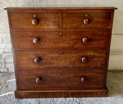EARLY VICTORIAN MAHOGANY CHEST OF DRAWERS WITH ORIGINAL TURNED KNOBS AND BRASS KEYHOLE ESCUTCHEONS - ADDITIONAL PHOTO 1