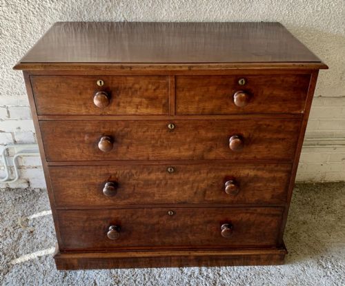 EARLY VICTORIAN MAHOGANY CHEST OF DRAWERS WITH ORIGINAL TURNED KNOBS AND BRASS KEYHOLE ESCUTCHEONS - ADDITIONAL PHOTO 2