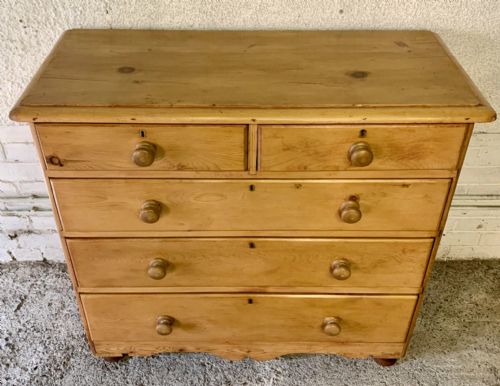 VICTORIAN PINE CHEST OF DRAWERS WITH 3 LONG AND 2 SHORT DRAWERS - ADDITIONAL PHOTO 2