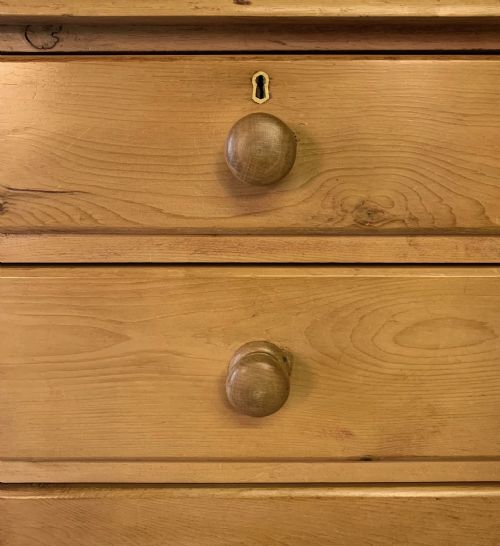 VICTORIAN PINE CHEST OF DRAWERS WITH 3 LONG AND 2 SHORT DRAWERS - ADDITIONAL PHOTO 7