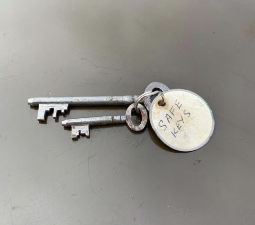 EARLY 20TH CENTURY SAFE BY SAMUEL WITHERS AND CO COMPLETE WITH ORIGINAL EXTERNAL DOOR KEY - ADDITIONAL PHOTO 12
