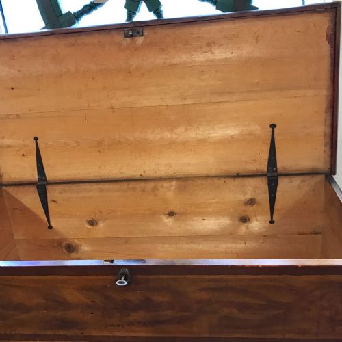19TH CENTURY PINE MULE CHEST WITH ORIGINAL GRAIN EFFECT FINISH - ADDITIONAL PHOTO 6