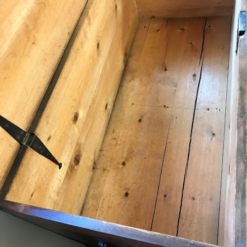 19TH CENTURY PINE MULE CHEST WITH ORIGINAL GRAIN EFFECT FINISH - ADDITIONAL PHOTO 7