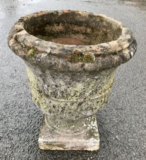 PAIR OF EARLY 20TH CENTURY RECONSTITUTED STONE URNS - ADDITIONAL PHOTO 8