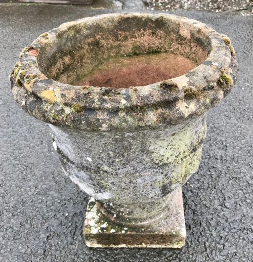 PAIR OF EARLY 20TH CENTURY RECONSTITUTED STONE URNS - ADDITIONAL PHOTO 9