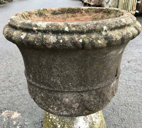 PAIR OF EARLY 20TH CENTURY RECONSTITUTED STONE URNS - ADDITIONAL PHOTO 13