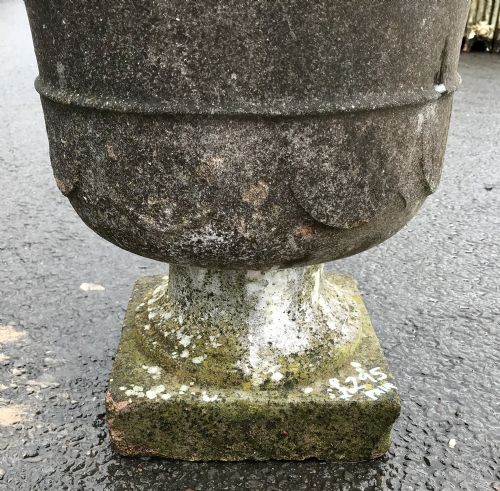 PAIR OF EARLY 20TH CENTURY RECONSTITUTED STONE URNS - ADDITIONAL PHOTO 14