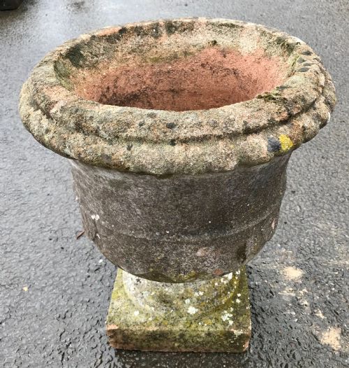PAIR OF EARLY 20TH CENTURY RECONSTITUTED STONE URNS - ADDITIONAL PHOTO 16